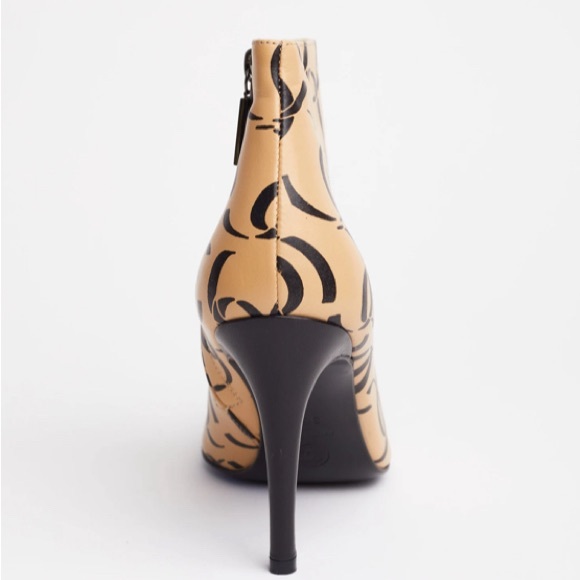 🆕 Chanel CC Runaway ankle boots👢 - Picture 5 of 13